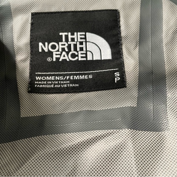 The North Face Women’s Novelty Venture Waterproof Rain Jacket - Picture 10 of 10